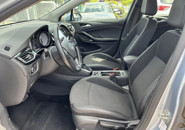 Opel Astra cena 39900 przebieg: 227000, rok produkcji 2017 z Pieniężno małe 704